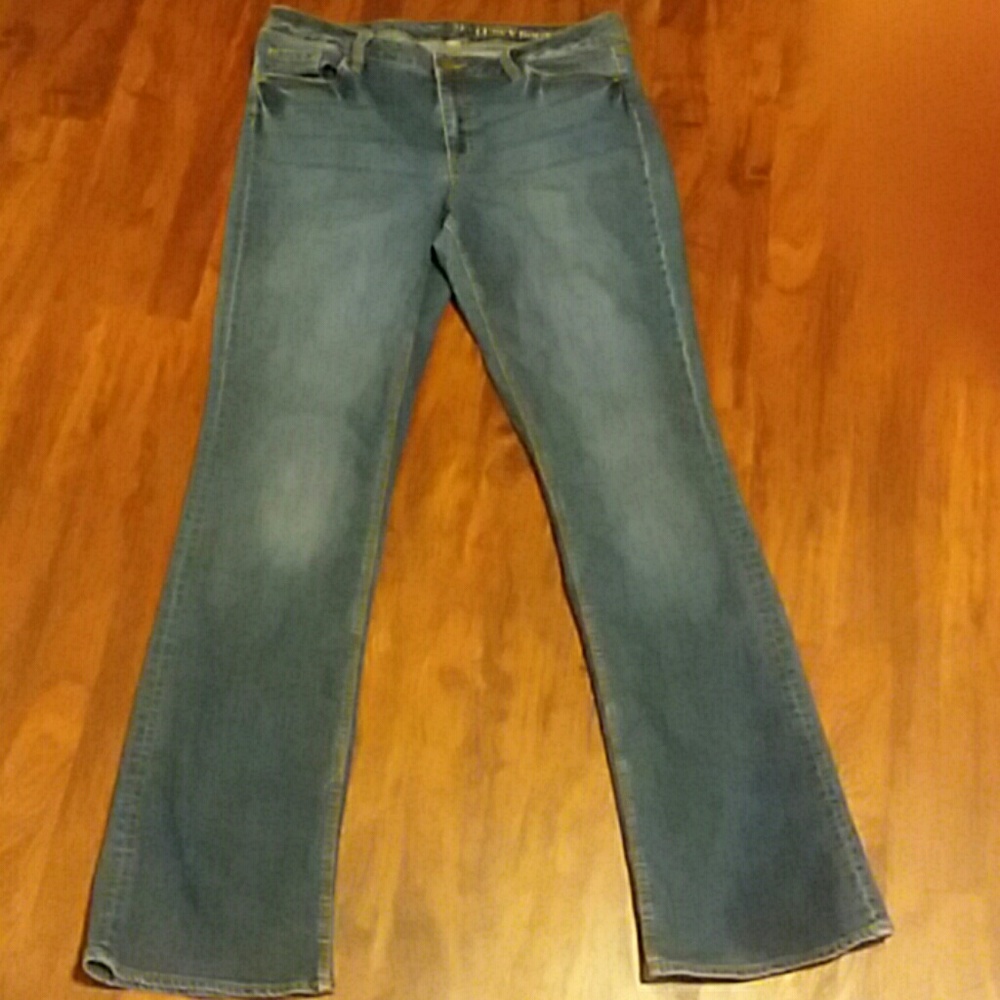 New York & Company Curvy Bootcut jeans sz 16 Tall